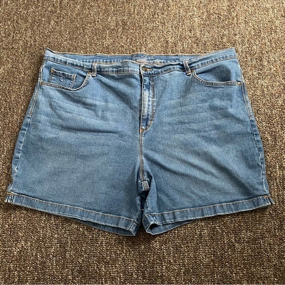 Gloria Vanderbilt Shorts Women’s Plus Size 24W Amanda Blue Jean Medium Wash - Picture 1 of 14